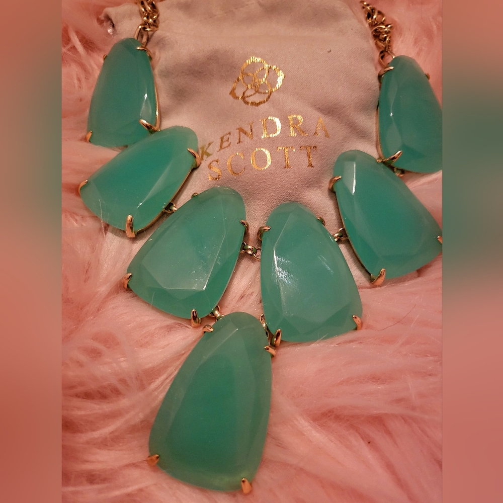 Kendra Scott Harlow necklace in Chalcedony green